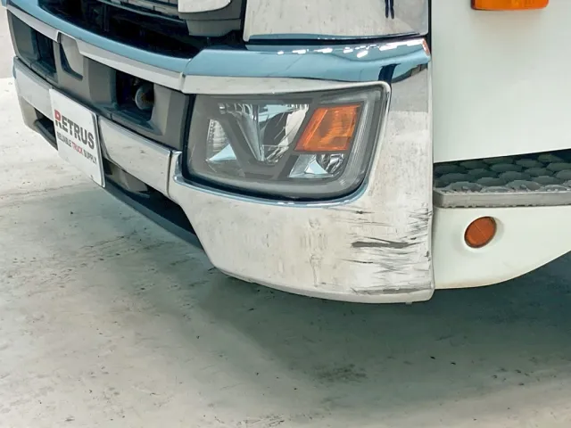 フロントバンパー助手席側に引きキズがあります。|日野 レンジャー 2KG-FC2ABA(2WD)の写真26