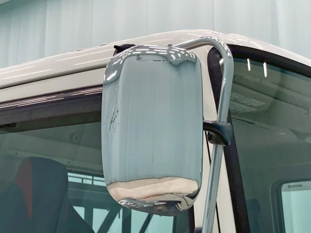 運転席側サイドミラーカバーにキズがあります。|日野 レンジャー 2KG-FC2ABA(2WD)の写真27