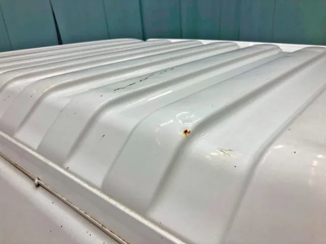 ルーフ後方中央部にキズ・サビ・ヘコミがあります。|日野 レンジャー 2KG-FC2ABA(2WD)の写真35