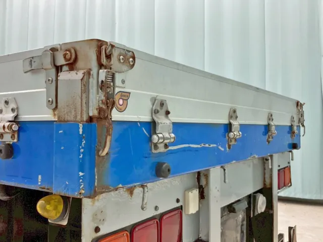 リヤレール助手席側に引きキズがあります。|トレクス  PFB34117の写真18