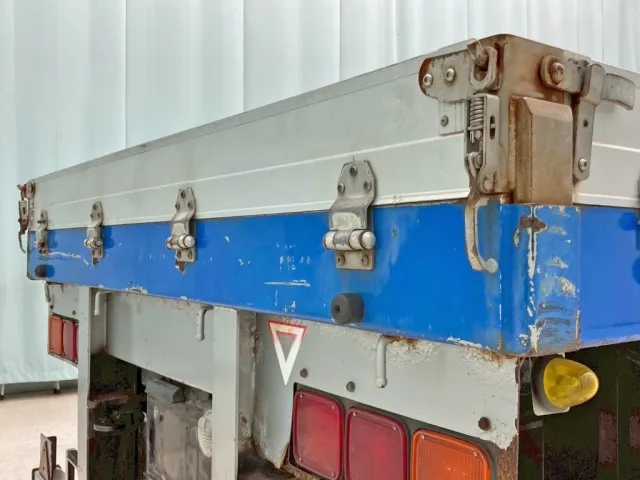 リヤレール運転席側に引きキズがあります。|トレクス  PFB34117の写真19