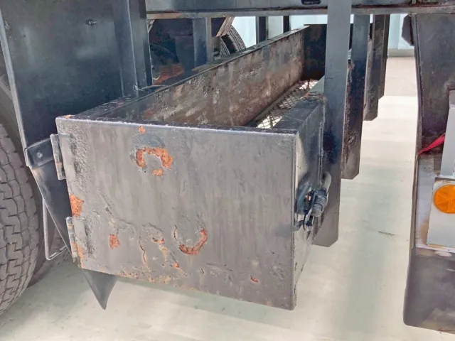 ボディー後方にりん木入れが付いています。(助手席側)|トレクス  PFB34117の写真21