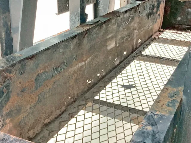 りん木入れ側面に腐食・穴あきがあります。|トレクス  PFB34117の写真23