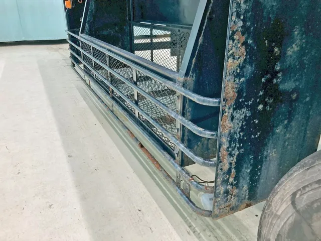 助手席側サイドバンパー全体にサビがあります。|トレクス  PFB34117の写真25