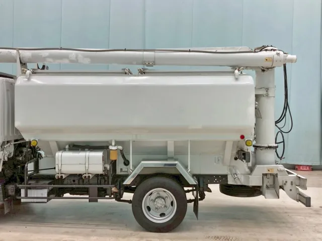 タンクの外観状態です。(助手席側)|三菱 キャンター PA-FE73DB(2WD)の写真22