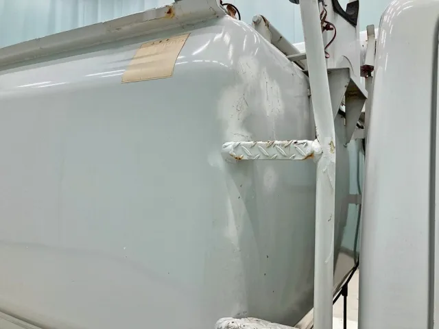 タンク運転席側前方に手塗り箇所があります。|三菱 キャンター PA-FE73DB(2WD)の写真26