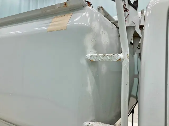 タンク運転席側前方に手塗り箇所があります。|三菱 キャンター PA-FE73DB(2WD)の写真26