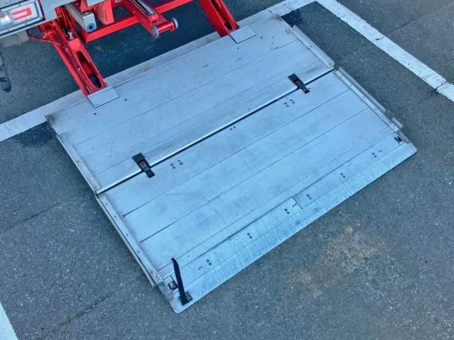 ゲートのステージの状態です。|日野 レンジャー 2KG-FD2ABG(2WD)の写真24