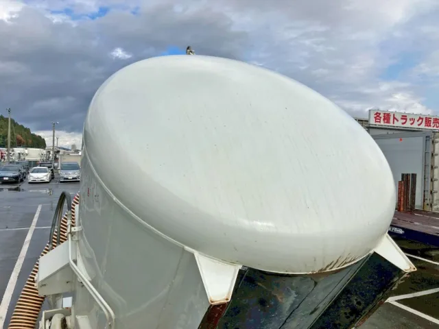 タンク前鑑もステンレス製です。|三菱 ファイター TKG-FK72FYの写真14