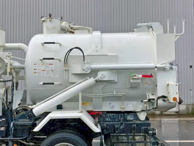 タンクの外観状態です。(助手席側)|三菱 ファイター TKG-FK72FYの写真17