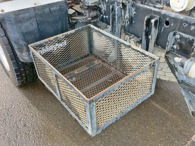 助手席側後方にりん木入れが付いています。|三菱 ファイター TKG-FK72FYの写真31