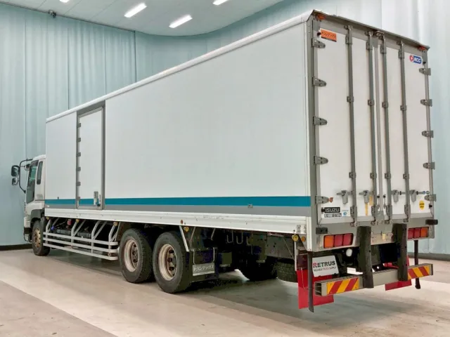 いすゞ ギガ QKG-CYL77Aの写真3