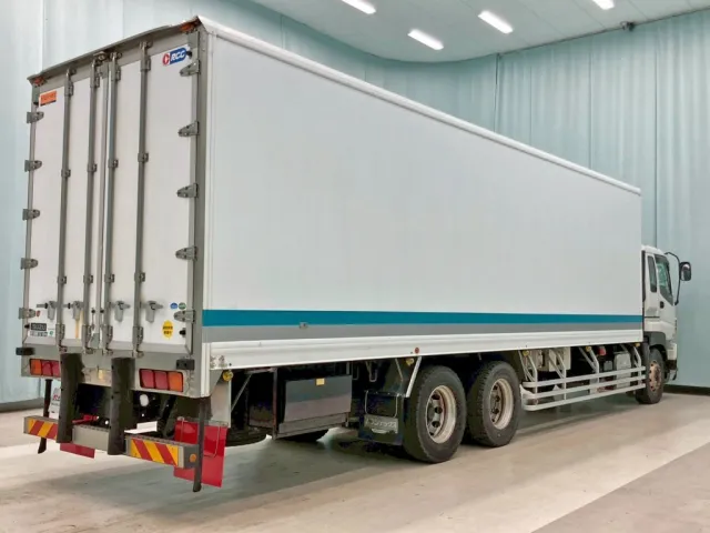 いすゞ ギガ QKG-CYL77Aの写真4