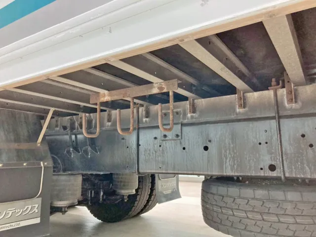 シャーシとネタの状態です。(縦ネタ・横ネタはアルミ製です)|いすゞ ギガ QKG-CYL77Aの写真6