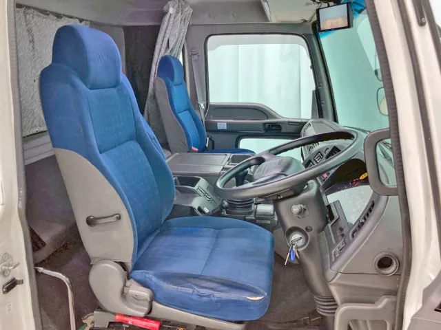 いすゞ ギガ QKG-CYL77Aの写真7