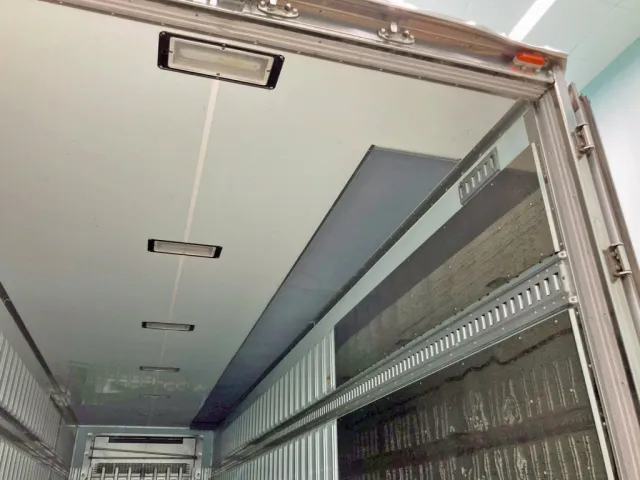 ダクト付きです。|いすゞ ギガ QKG-CYL77Aの写真11