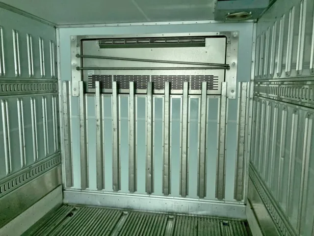 冷凍機の吹き出し口です。|いすゞ ギガ QKG-CYL77Aの写真22