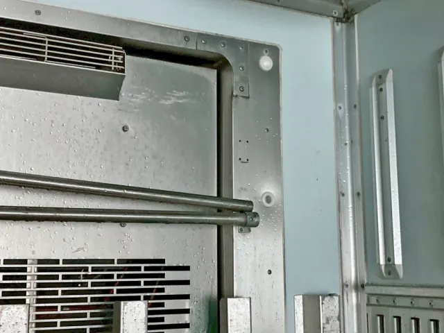 バーの留め具が欠品しています。|いすゞ ギガ QKG-CYL77Aの写真23