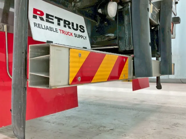 リヤバンパー助手席側カバーが欠品しています。|いすゞ ギガ QKG-CYL77Aの写真34