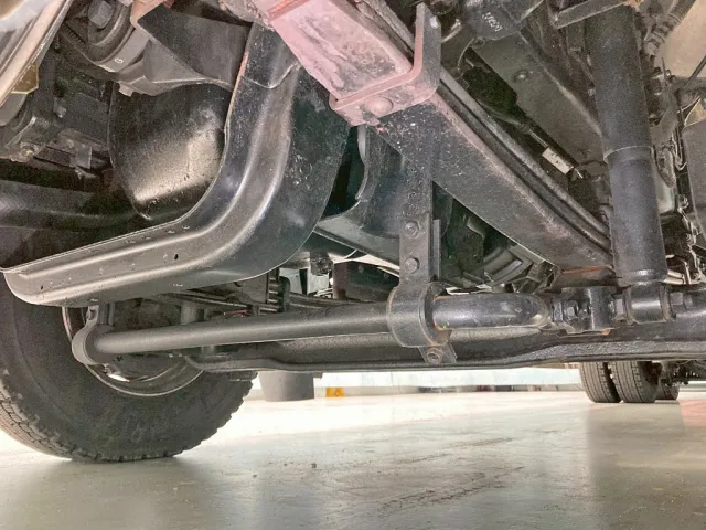 下まわりの状態です。(前方)|いすゞ ギガ QKG-CYL77Aの写真35