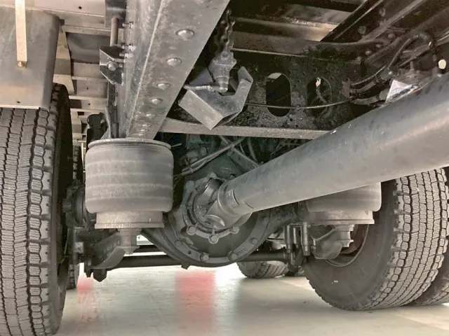 下まわりの状態です。(中央後方)|いすゞ ギガ QKG-CYL77Aの写真37