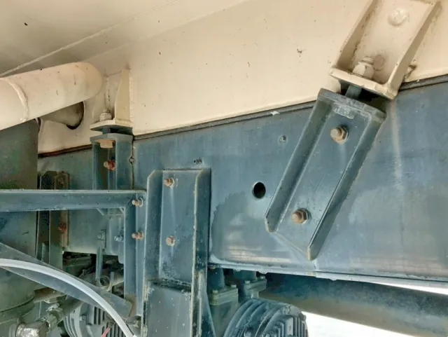 シャーシの状態です。|日野 プロフィア QKG-FR1APBAの写真6