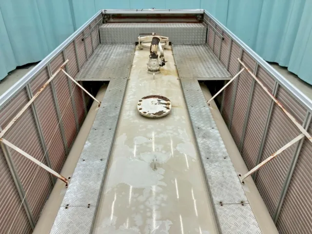 タンク上部に塗装剝がれがあります。|日野 プロフィア QKG-FR1APBAの写真11