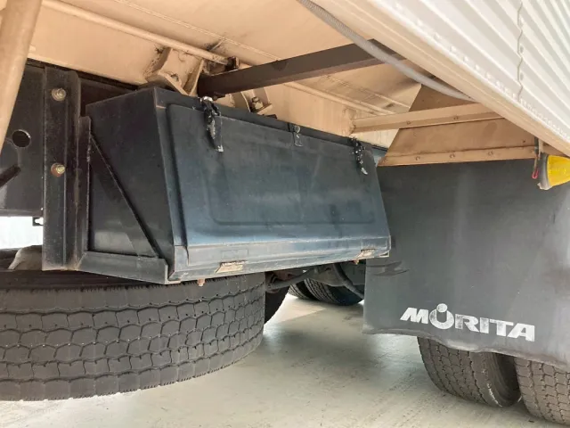 ボディー運転席側後方に工具箱が付いています。|日野 プロフィア QKG-FR1APBAの写真18