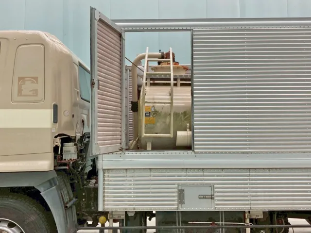 サイドドアを開いた状態です。|日野 プロフィア QKG-FR1APBAの写真20