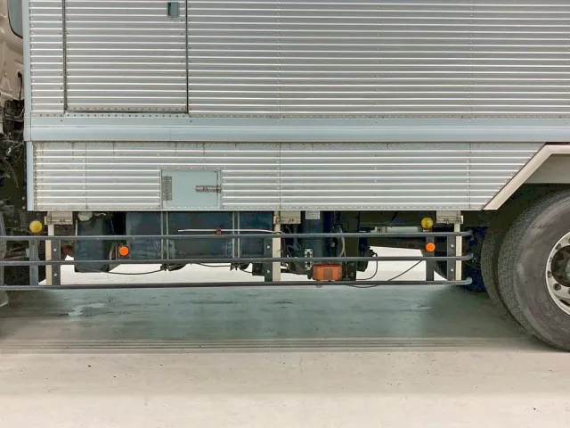 ボディー助手席側下部の状態です。|日野 プロフィア QKG-FR1APBAの写真21