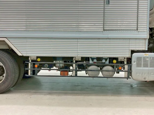 ボディー運転席側下部の状態です。|日野 プロフィア QKG-FR1APBAの写真28