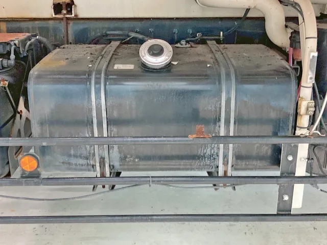 燃料タンクは200Lです。|日野 プロフィア QKG-FR1APBAの写真40