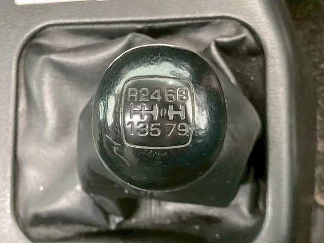 マニュアル9速です。|日野 プロフィア QKG-FR1APBAの写真43