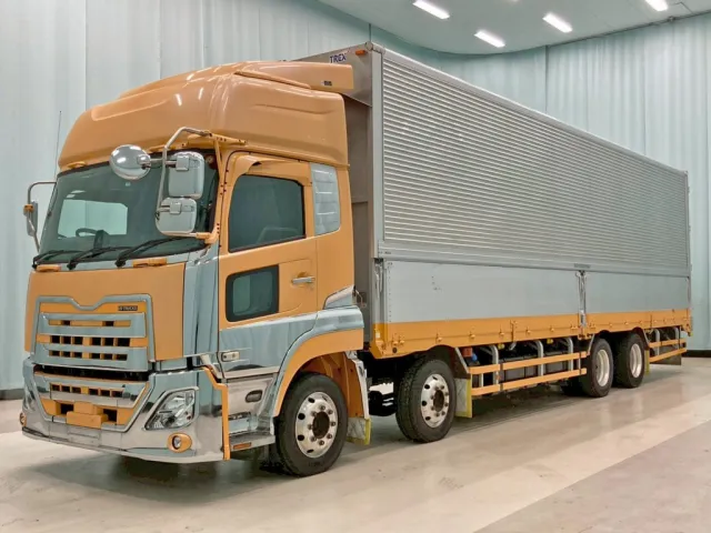 フロント周り、メッキパーツで飾っています。|UDトラックス クオン 2PG-CG5CAの写真1