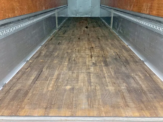 床は板張りです。|UDトラックス クオン 2PG-CG5CAの写真11