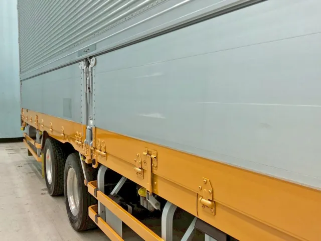 運転席側アオリにヘコミ・引きキズがあります。(中央)|UDトラックス クオン 2PG-CG5CAの写真26