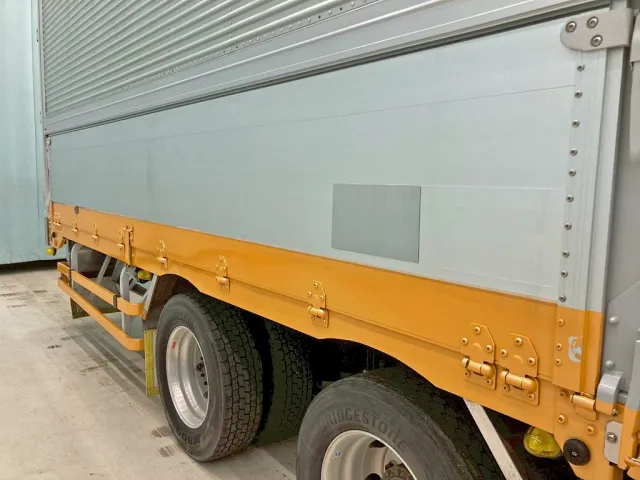 運転席側アオリ中央部にパッチ当てがあります。|UDトラックス クオン 2PG-CG5CAの写真27