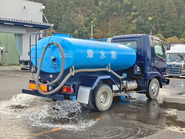 後方は重力散水です。|三菱 ファイター KK-FK71GC(2WD)の写真4