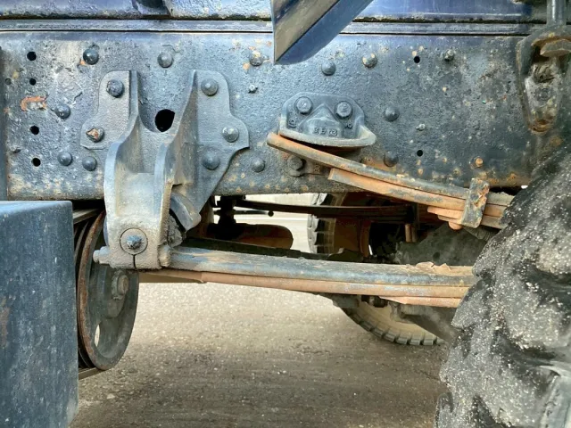 リーフサスです。|三菱 ファイター KK-FK71GC(2WD)の写真5