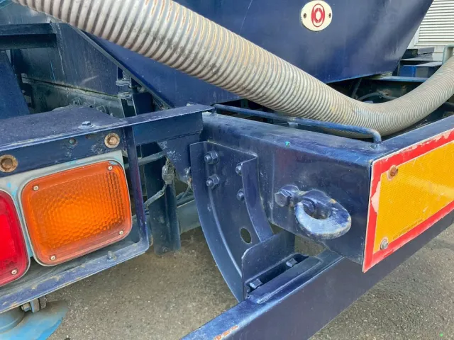 シャーシの状態です。|三菱 ファイター KK-FK71GC(2WD)の写真6