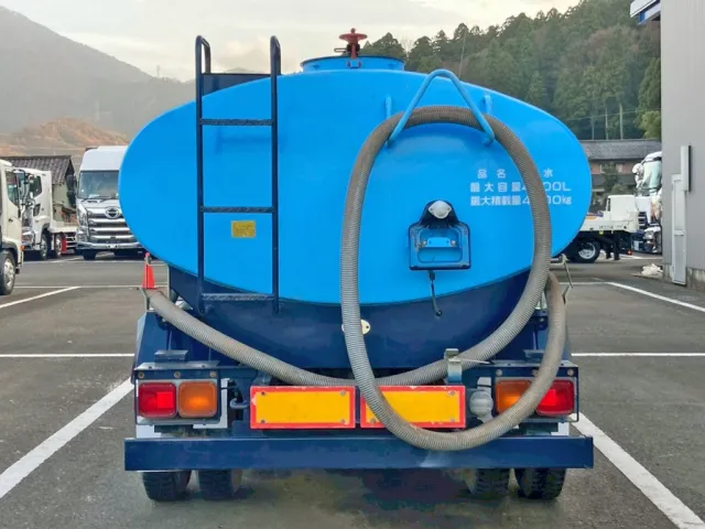 積載物は水です。|三菱 ファイター KK-FK71GC(2WD)の写真10