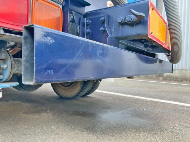 リヤバンパー助手席側カバー欠品しています。|三菱 ファイター KK-FK71GC(2WD)の写真11