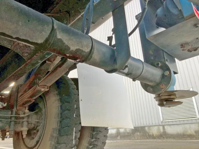 後方散水用配管に水漏れ箇所があります。|三菱 ファイター KK-FK71GC(2WD)の写真12