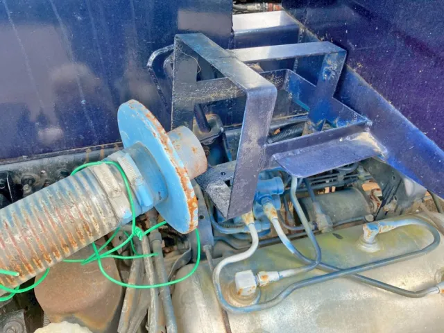 給入ホース先端が欠損しています。|三菱 ファイター KK-FK71GC(2WD)の写真22