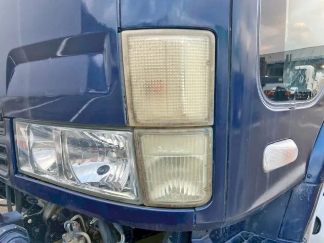 助手席側ウインカーレンズ 及び コーナーレンズに水混入しています。|三菱 ファイター KK-FK71GC(2WD)の写真29