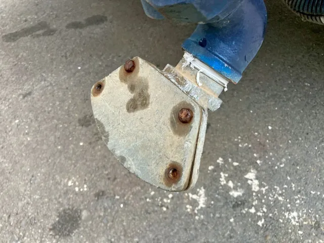 助手席側散水ノズルボルトに折れがあります。|三菱 ファイター KK-FK71GC(2WD)の写真30