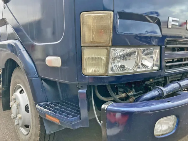 運転席側コーナー下部 及び ステップパネルに曲がりがあります。|三菱 ファイター KK-FK71GC(2WD)の写真35