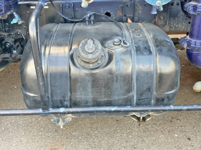 燃料タンクは100Lです。|三菱 ファイター KK-FK71GC(2WD)の写真39