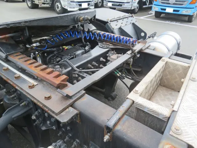 カプラ前に小さい物入があります。|UDトラックス クオン 2PG-GK5AADの写真11