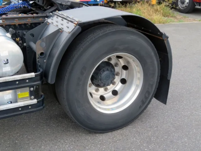 ホイールはアルミ製です。|UDトラックス クオン 2PG-GK5AADの写真20